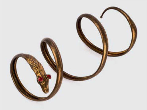 Corbella gioielli di scena. Armilla a forma di serpe, metallo dorato e strass, inizi Novecento.